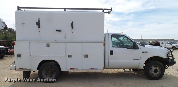 image for item DC2204 2002 Ford F550 utility truck