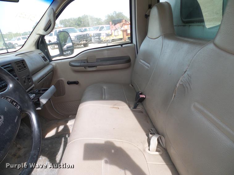 image for item DC2204 2002 Ford F550 utility truck