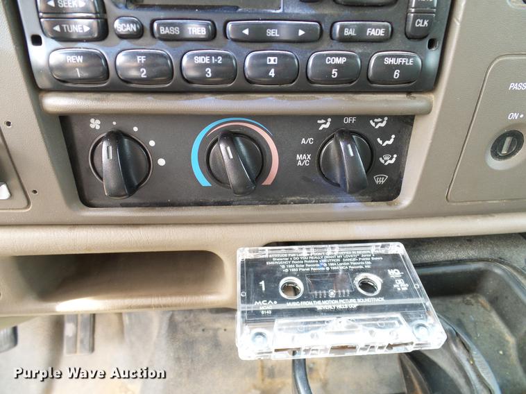 image for item DC2204 2002 Ford F550 utility truck