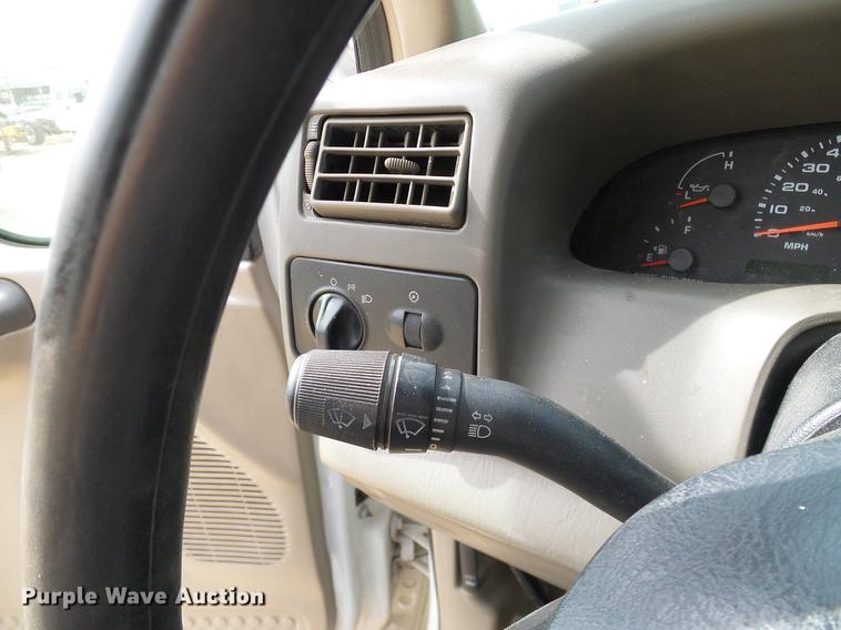 image for item DC2204 2002 Ford F550 utility truck