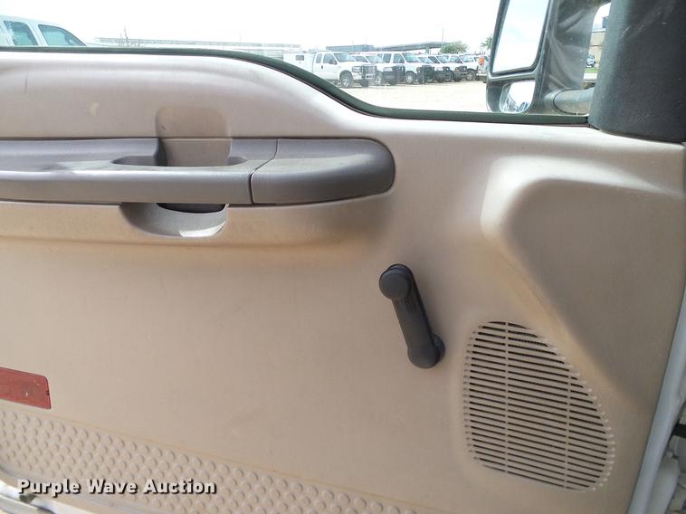 image for item DC2204 2002 Ford F550 utility truck