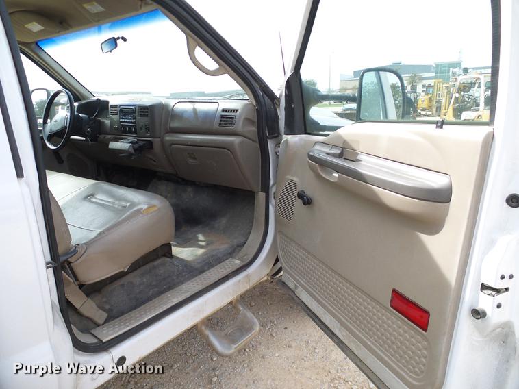 image for item DC2204 2002 Ford F550 utility truck