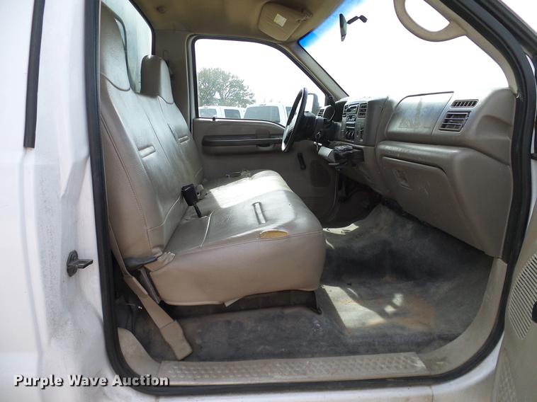 image for item DC2204 2002 Ford F550 utility truck