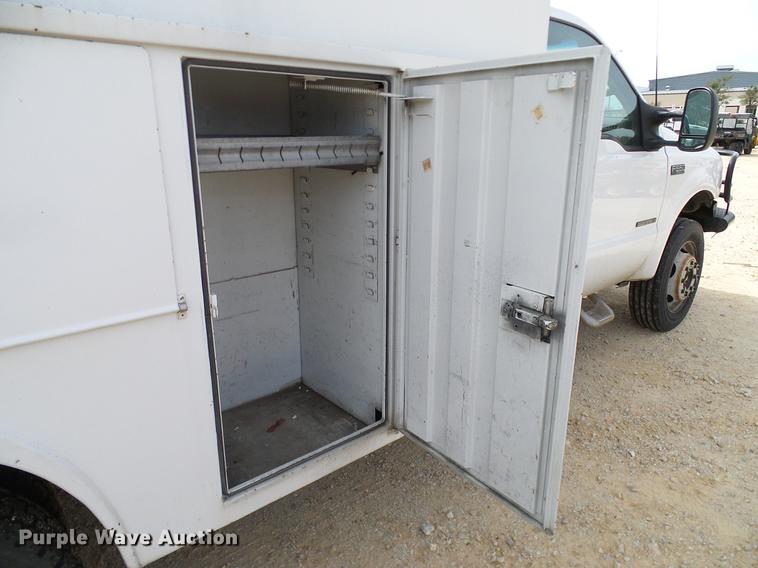 image for item DC2204 2002 Ford F550 utility truck