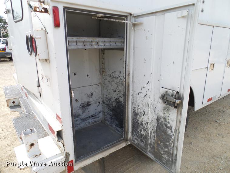 image for item DC2204 2002 Ford F550 utility truck