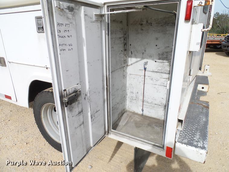 image for item DC2204 2002 Ford F550 utility truck