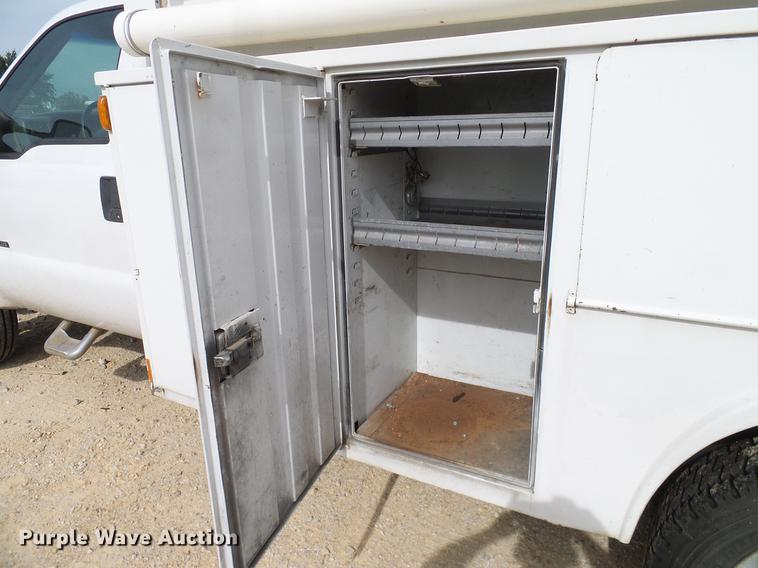 image for item DC2204 2002 Ford F550 utility truck