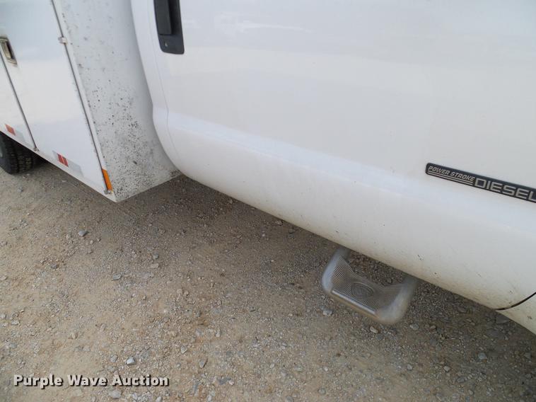 image for item DC2204 2002 Ford F550 utility truck