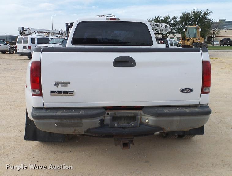 image for item DC2205 2000 Ford F350 Super Duty Crew Cab pickup truck