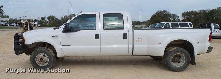 image for item DC2205 2000 Ford F350 Super Duty Crew Cab pickup truck