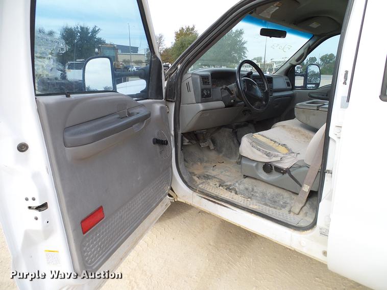 image for item DC2205 2000 Ford F350 Super Duty Crew Cab pickup truck