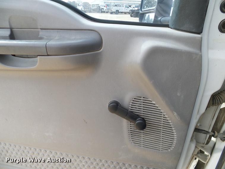 image for item DC2205 2000 Ford F350 Super Duty Crew Cab pickup truck