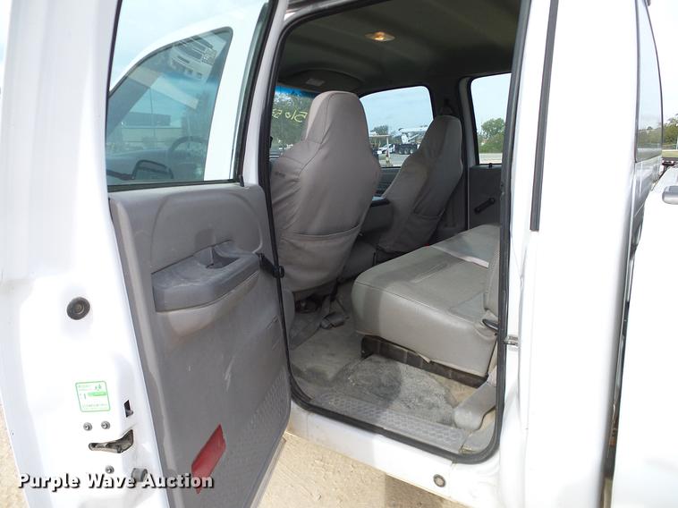 image for item DC2205 2000 Ford F350 Super Duty Crew Cab pickup truck