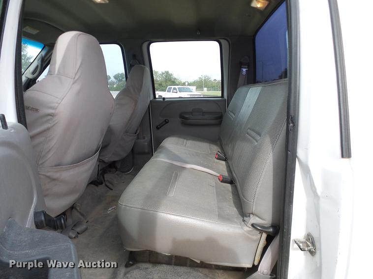 image for item DC2205 2000 Ford F350 Super Duty Crew Cab pickup truck