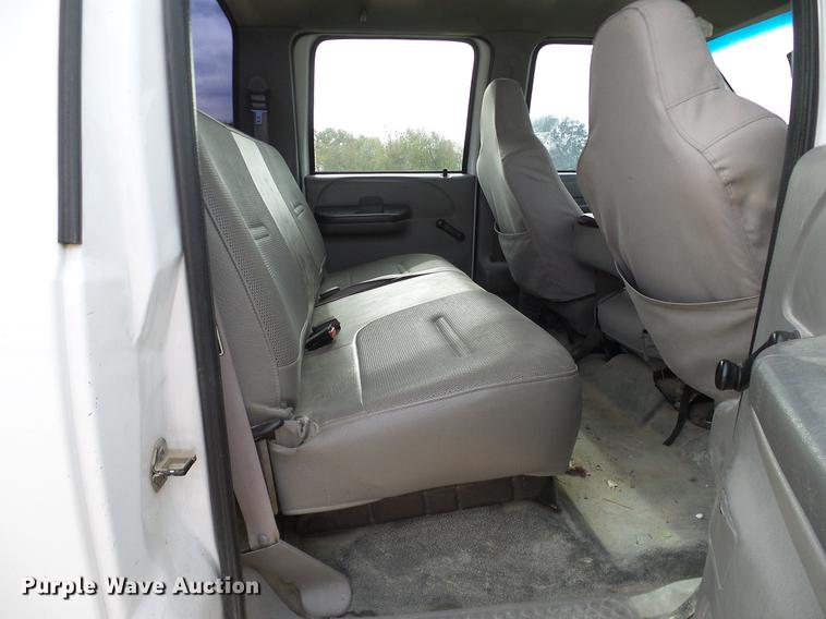 image for item DC2205 2000 Ford F350 Super Duty Crew Cab pickup truck