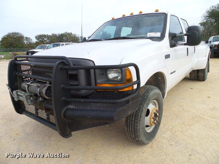 image for item DC2205 2000 Ford F350 Super Duty Crew Cab pickup truck