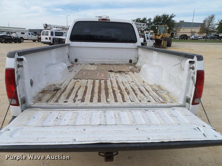 image for item DC2205 2000 Ford F350 Super Duty Crew Cab pickup truck