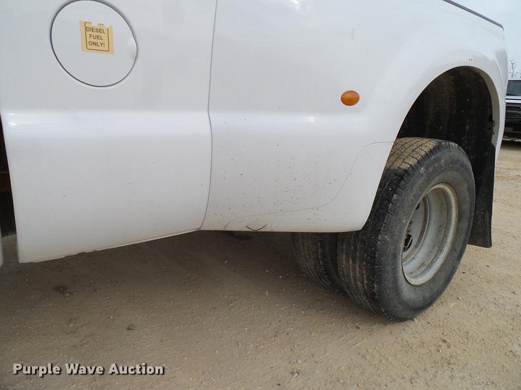 image for item DC2205 2000 Ford F350 Super Duty Crew Cab pickup truck