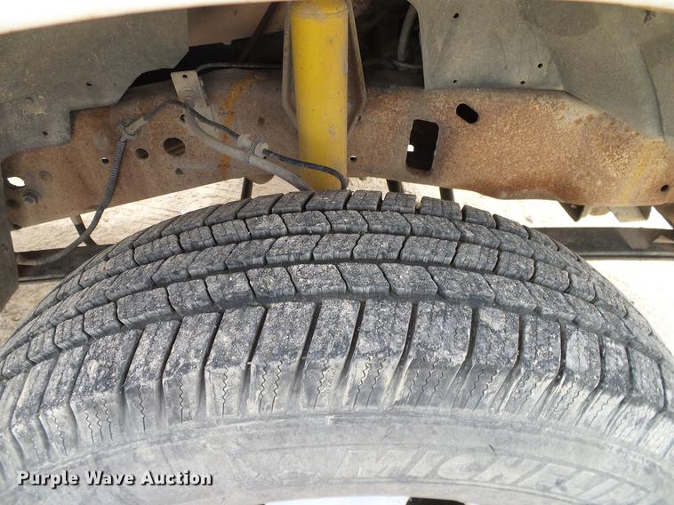 image for item DC2205 2000 Ford F350 Super Duty Crew Cab pickup truck