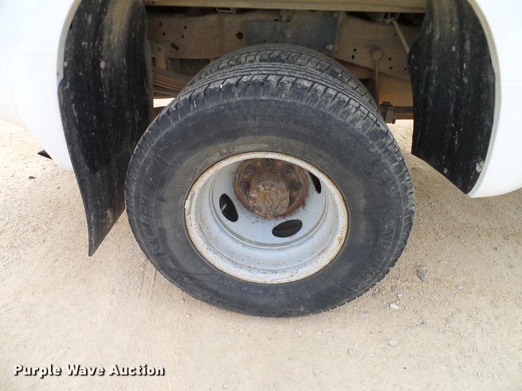 image for item DC2205 2000 Ford F350 Super Duty Crew Cab pickup truck