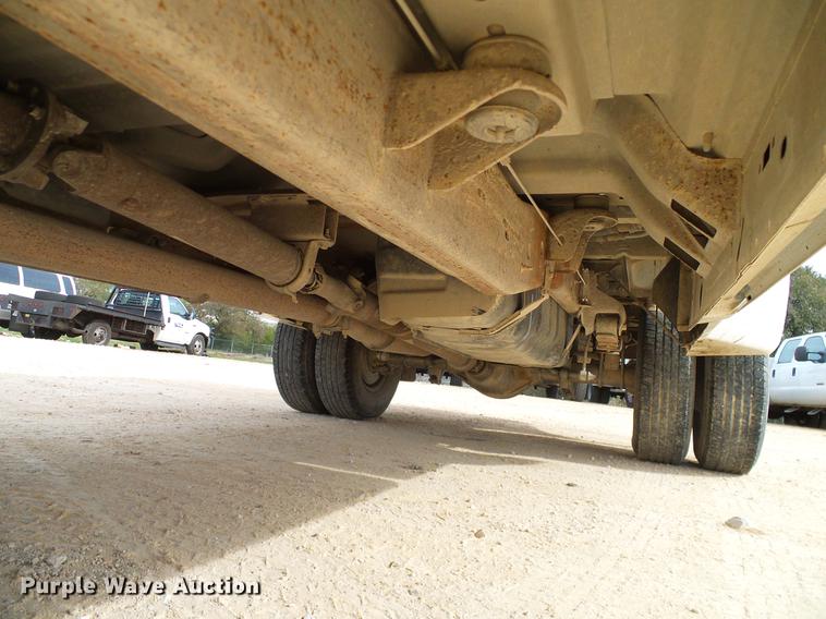 image for item DC2205 2000 Ford F350 Super Duty Crew Cab pickup truck