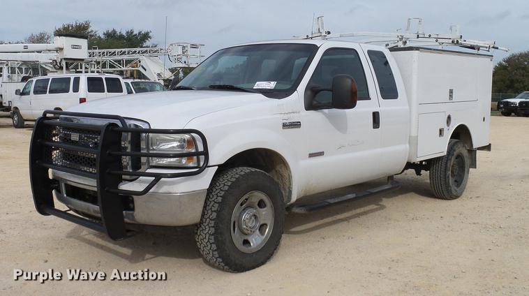 image for item DC2206 2006 Ford F350 Super Duty SuperCab utility bed pickup truck