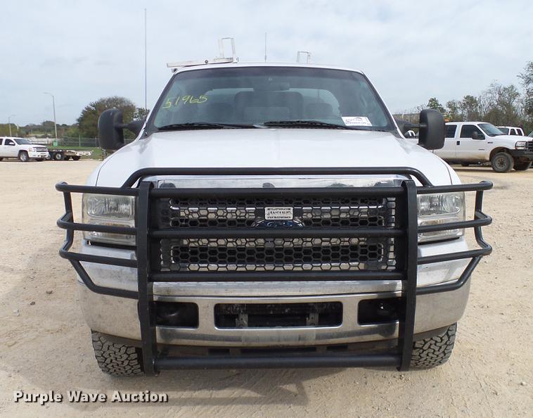 image for item DC2206 2006 Ford F350 Super Duty SuperCab utility bed pickup truck