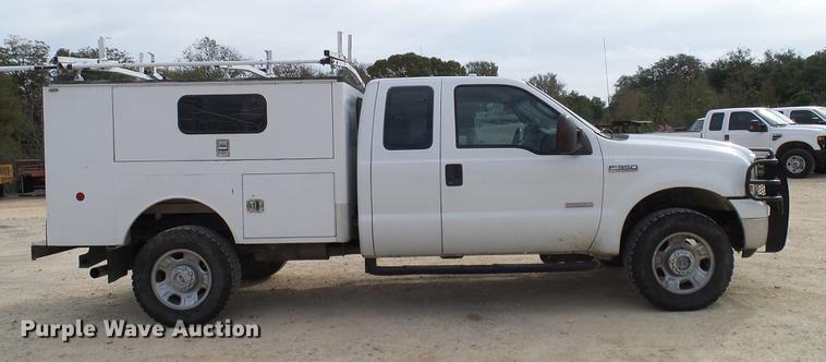 image for item DC2206 2006 Ford F350 Super Duty SuperCab utility bed pickup truck