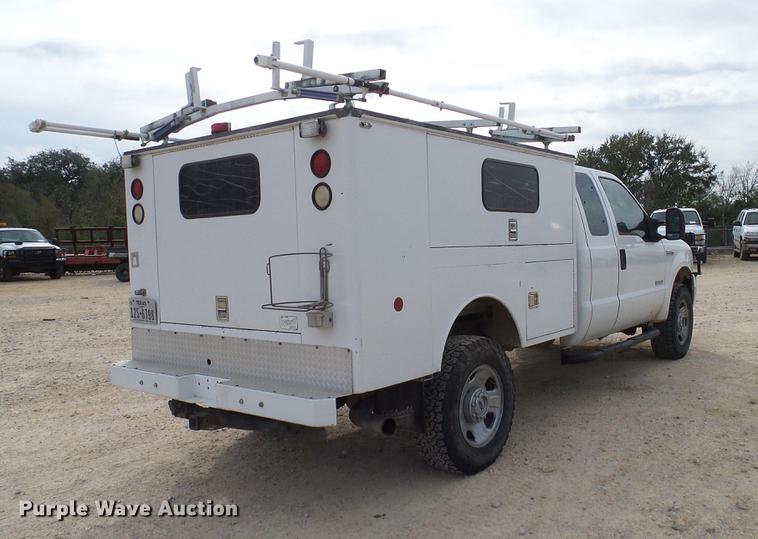image for item DC2206 2006 Ford F350 Super Duty SuperCab utility bed pickup truck