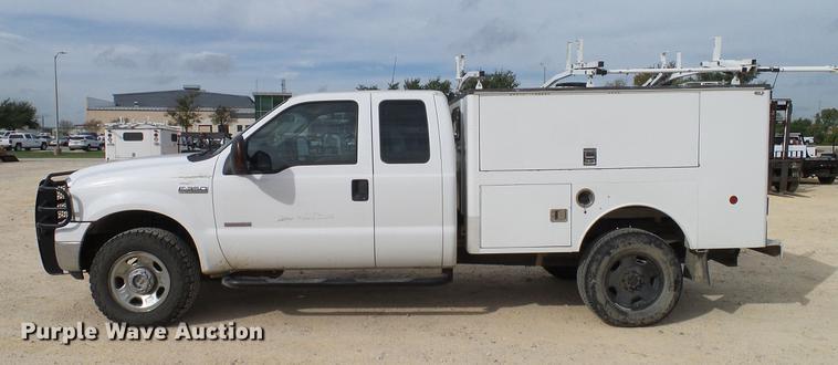 image for item DC2206 2006 Ford F350 Super Duty SuperCab utility bed pickup truck