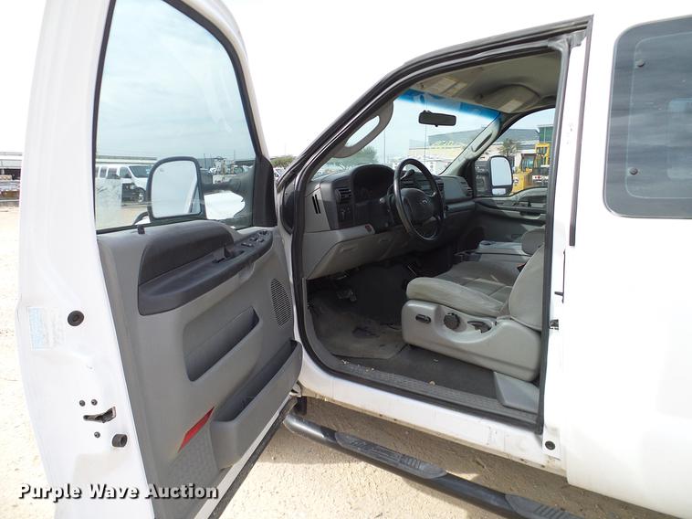 image for item DC2206 2006 Ford F350 Super Duty SuperCab utility bed pickup truck