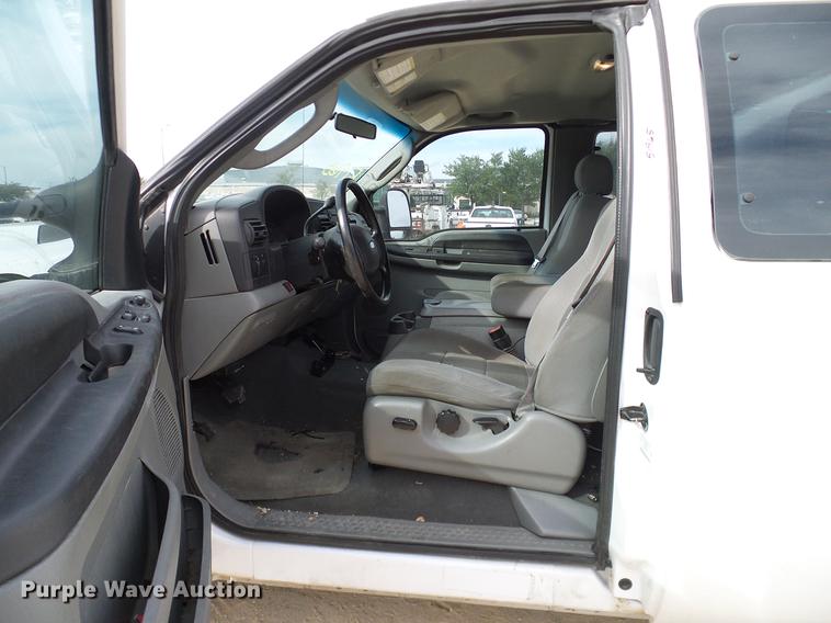 image for item DC2206 2006 Ford F350 Super Duty SuperCab utility bed pickup truck