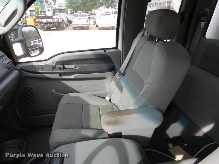 image for item DC2206 2006 Ford F350 Super Duty SuperCab utility bed pickup truck