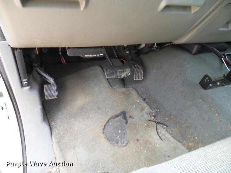 image for item DC2206 2006 Ford F350 Super Duty SuperCab utility bed pickup truck