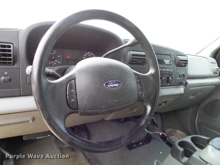 image for item DC2206 2006 Ford F350 Super Duty SuperCab utility bed pickup truck