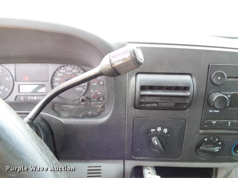 image for item DC2206 2006 Ford F350 Super Duty SuperCab utility bed pickup truck