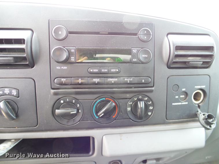 image for item DC2206 2006 Ford F350 Super Duty SuperCab utility bed pickup truck