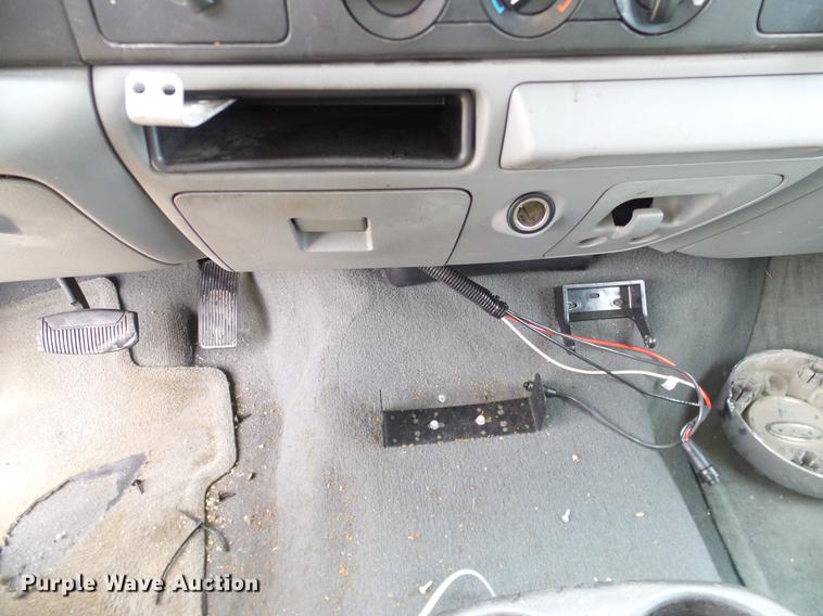 image for item DC2206 2006 Ford F350 Super Duty SuperCab utility bed pickup truck