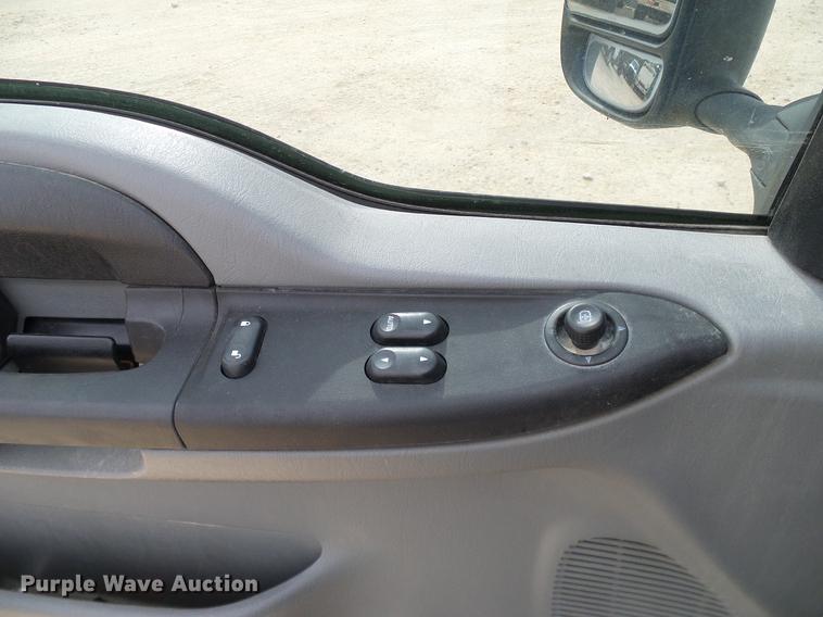 image for item DC2206 2006 Ford F350 Super Duty SuperCab utility bed pickup truck