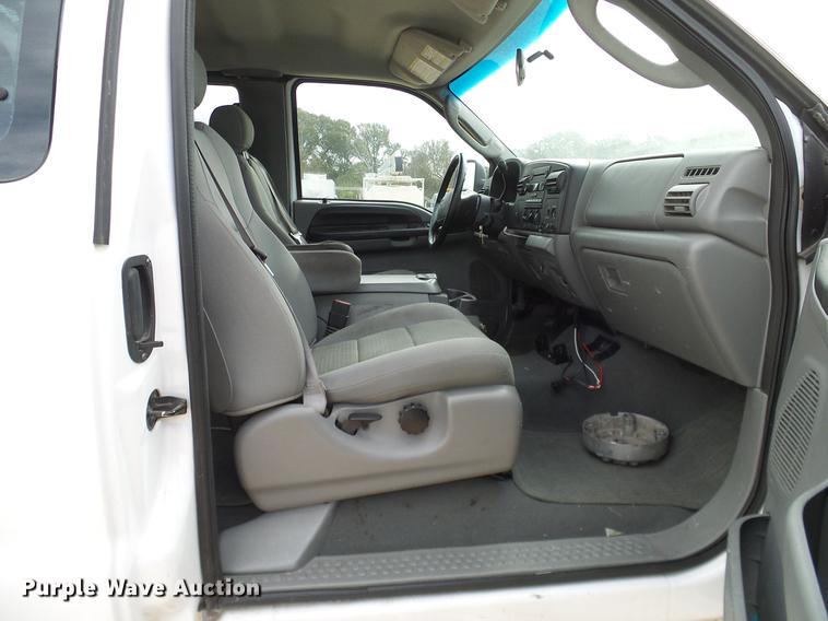 image for item DC2206 2006 Ford F350 Super Duty SuperCab utility bed pickup truck