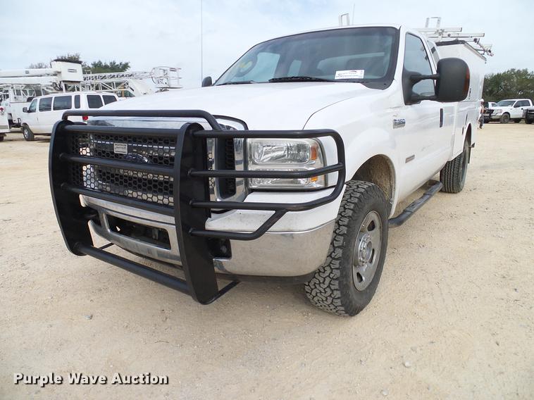 image for item DC2206 2006 Ford F350 Super Duty SuperCab utility bed pickup truck