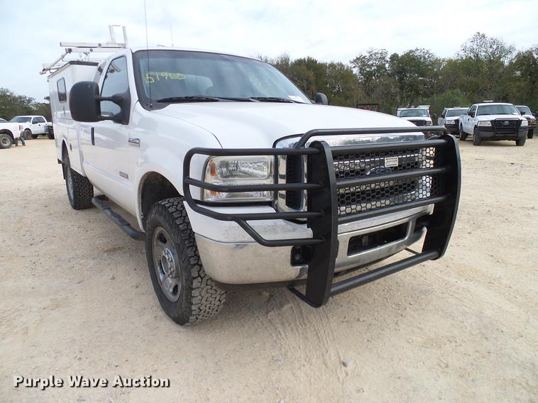 image for item DC2206 2006 Ford F350 Super Duty SuperCab utility bed pickup truck