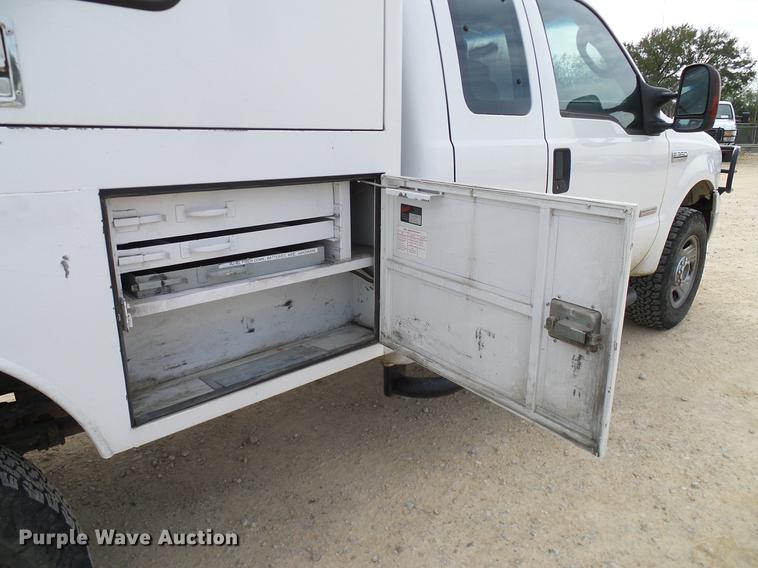 image for item DC2206 2006 Ford F350 Super Duty SuperCab utility bed pickup truck