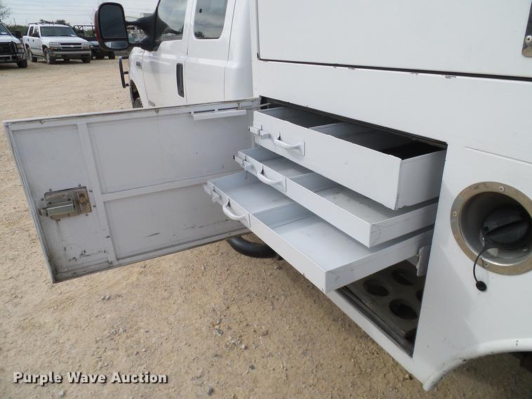 image for item DC2206 2006 Ford F350 Super Duty SuperCab utility bed pickup truck