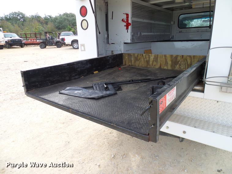 image for item DC2206 2006 Ford F350 Super Duty SuperCab utility bed pickup truck