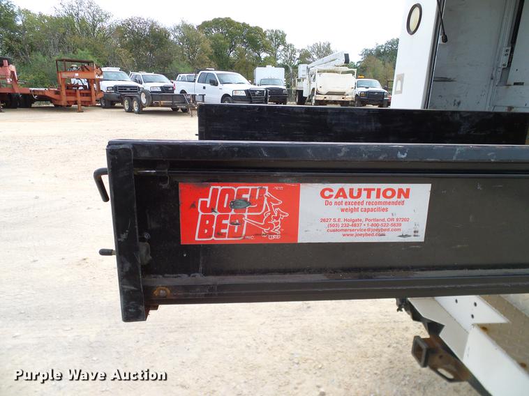 image for item DC2206 2006 Ford F350 Super Duty SuperCab utility bed pickup truck