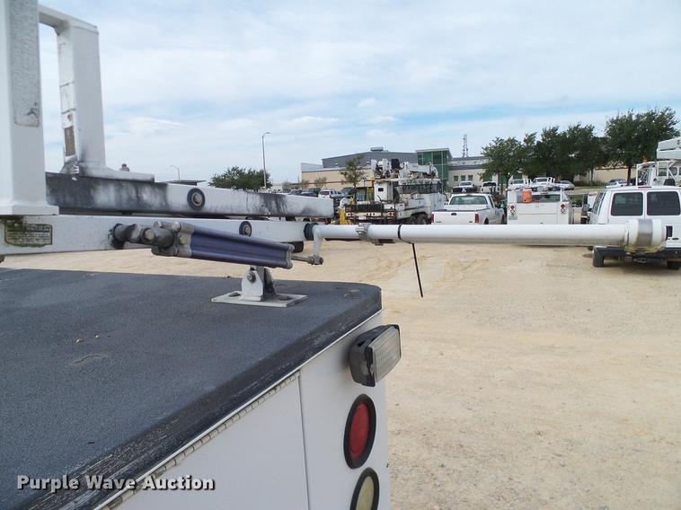 image for item DC2206 2006 Ford F350 Super Duty SuperCab utility bed pickup truck