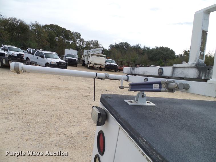 image for item DC2206 2006 Ford F350 Super Duty SuperCab utility bed pickup truck