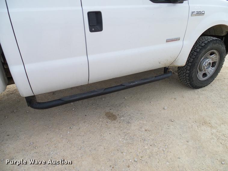 image for item DC2206 2006 Ford F350 Super Duty SuperCab utility bed pickup truck