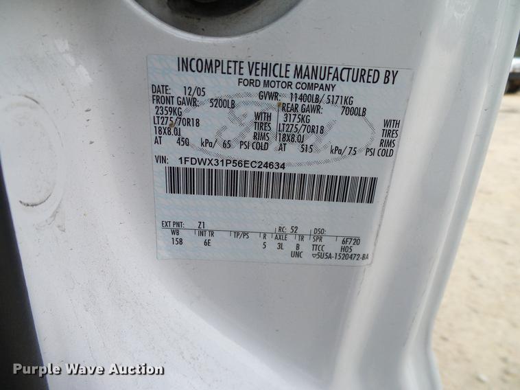 image for item DC2206 2006 Ford F350 Super Duty SuperCab utility bed pickup truck